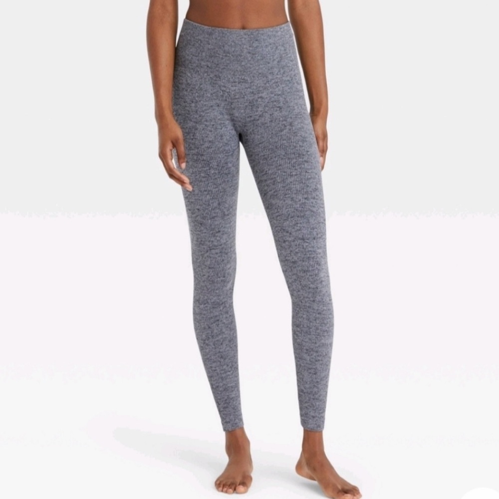 GREY LEGGINGS